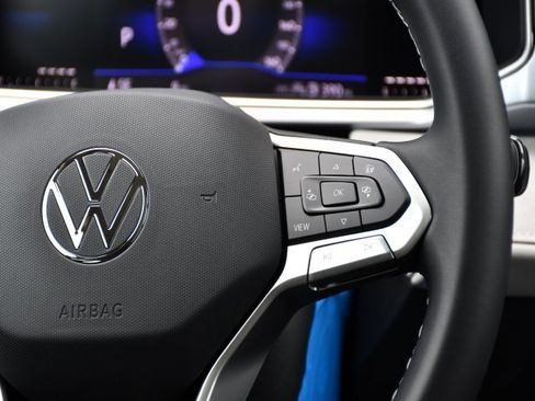 New 2025 Volkswagen Taos SE image 23