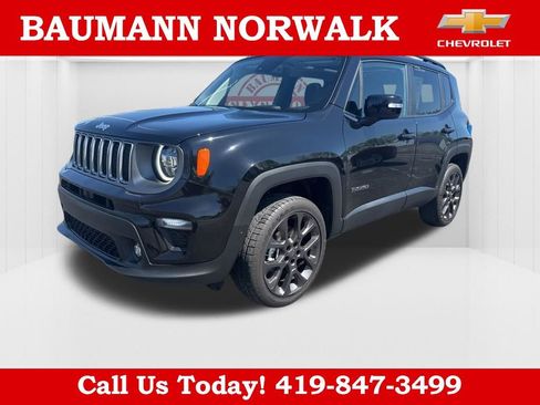 Used 2023 Jeep Renegade Limited w/ Sun/Sound Group AWD/4WD image 3