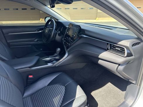 Used 2022 Toyota Camry SE w/ Convenience Package image 17
