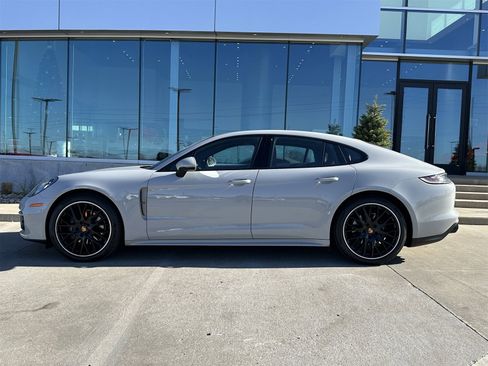 Certified 2023 Porsche Panamera 4 Platinum Edition image 2