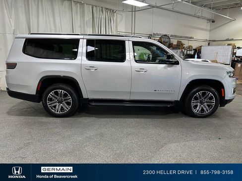 Used 2024 Jeep Wagoneer L Series II w/ Flexible Seating Group AWD/4WD image 9