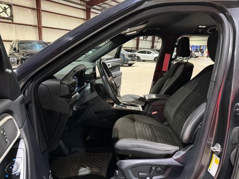 Used 2020 Ford Explorer XLT RWD image 13