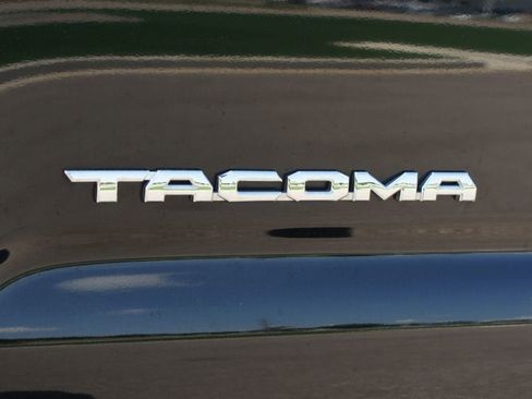 Used 2022 Toyota Tacoma TRD Off-Road RWD image 17
