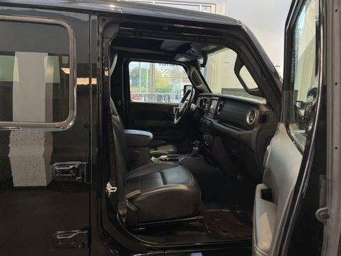 Used 2022 Jeep Wrangler Unlimited Sahara w/ Cold Weather Group AWD/4WD image 36