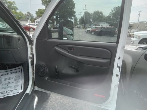 Used 2004 Chevrolet Silverado 2500 4x4 Extended Cab image 4