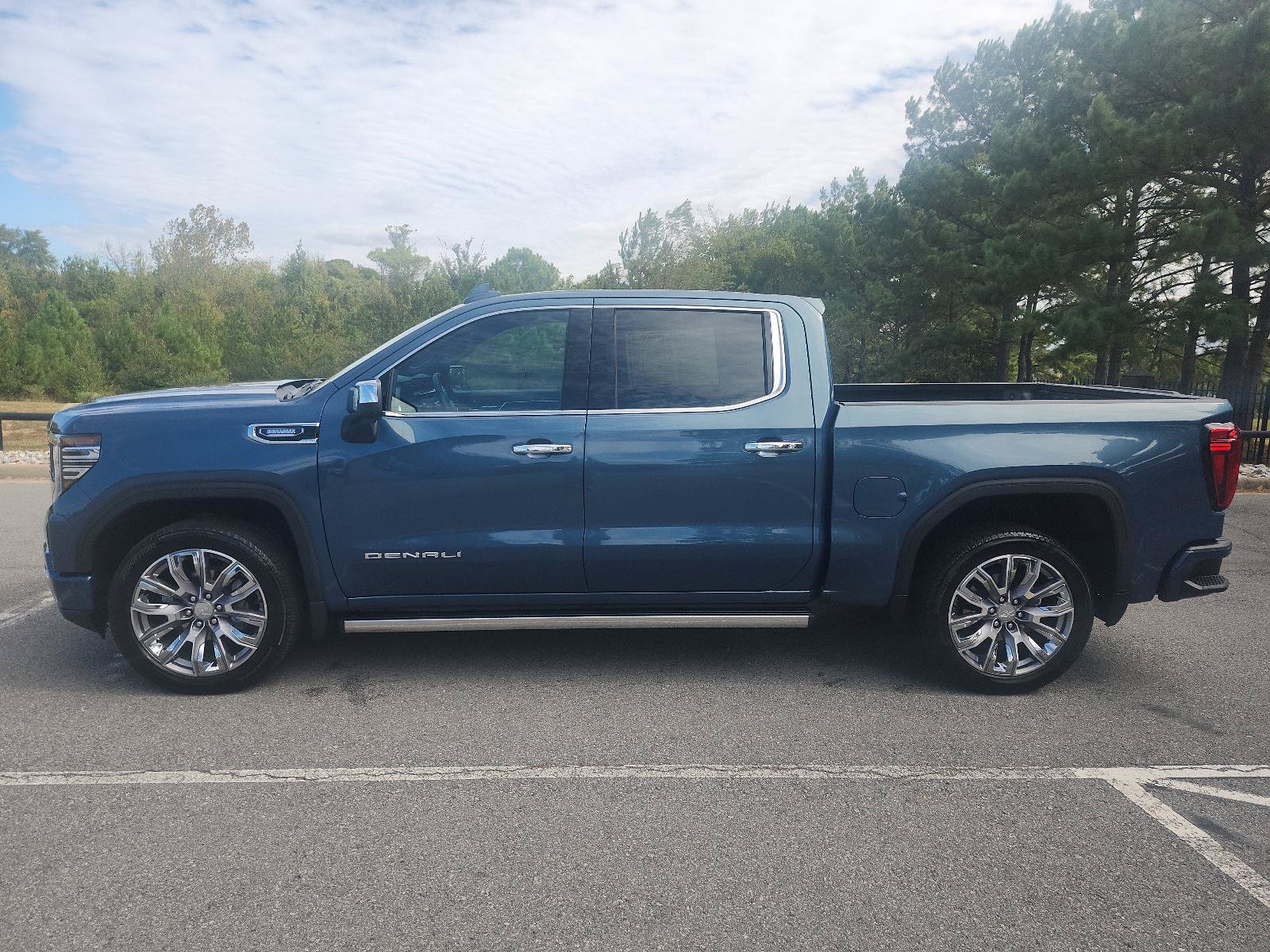 Used 2024 GMC Sierra 1500 Denali w/ Denali Reserve Package AWD/4WD image 2