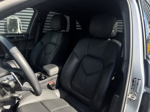 Certified 2026 Porsche Macan AWD/4WD image 5