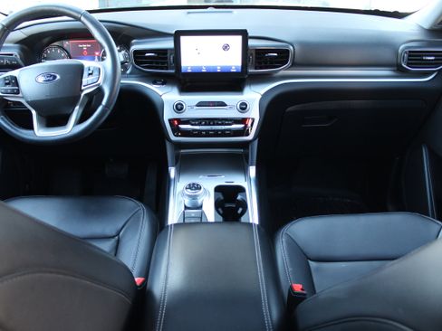 Used 2022 Ford Explorer XLT w/ Equipment Group 202A image 20