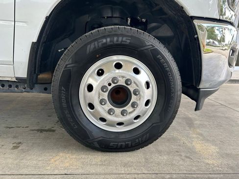 Used 2026 RAM 3500 Tradesman w/ Chrome Appearance Group RWD image 17