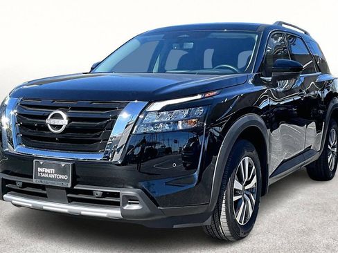 Used 2025 Nissan Pathfinder SL image 14