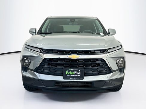Used 2025 Chevrolet Blazer LT AWD/4WD image 2