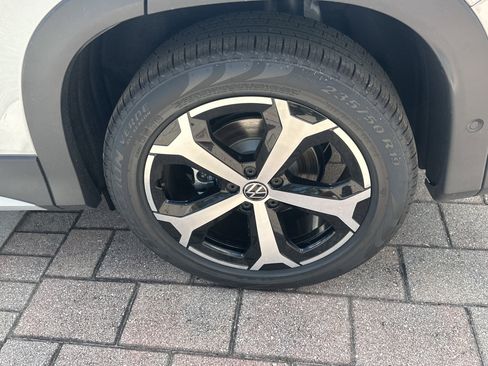 New 2026 Volkswagen Tiguan SE FWD image 11