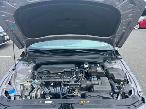 Used 2025 Hyundai Elantra SEL FWD image 33