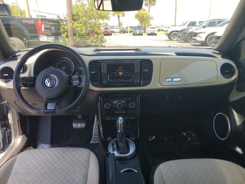Used 2019 Volkswagen Beetle 2.0T SE FWD image 12