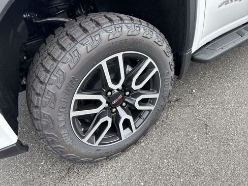 New 2026 GMC Sierra 1500 AT4 w/ AT4 Premium Package AWD/4WD image 8