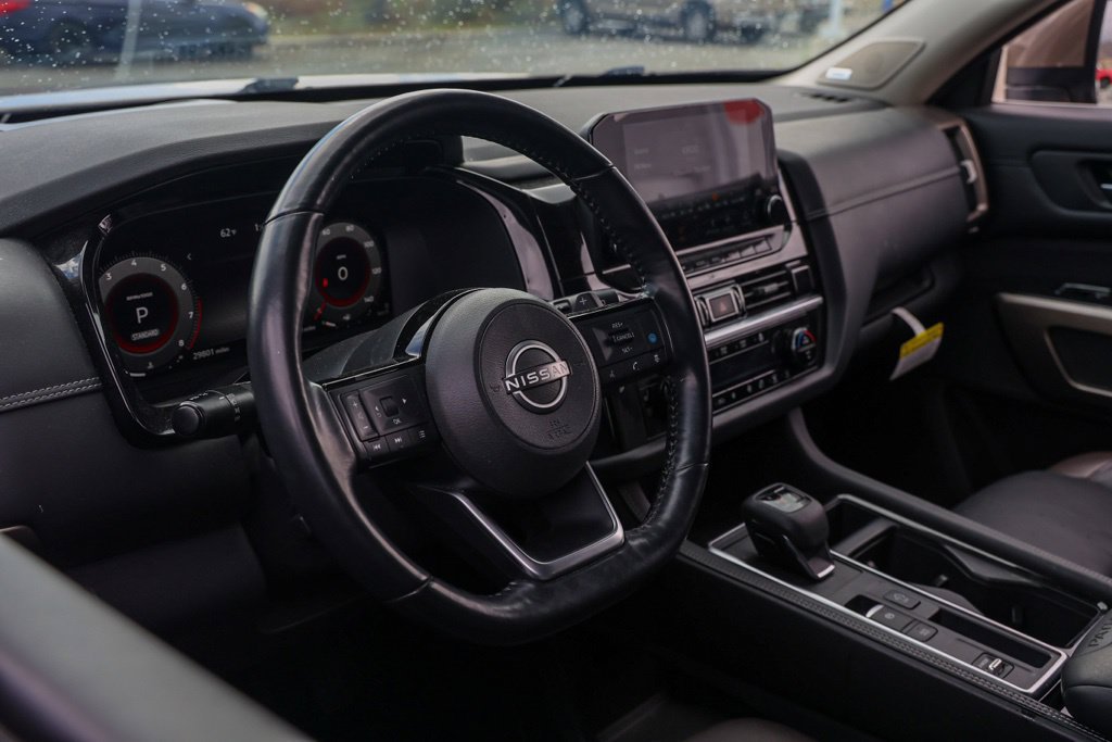 Used 2023 Nissan Pathfinder Platinum FWD image 15