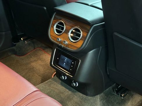 Used 2019 Bentley Bentayga image 45