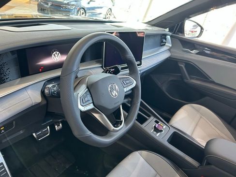 New 2026 Volkswagen Tiguan SE R-Line FWD image 11