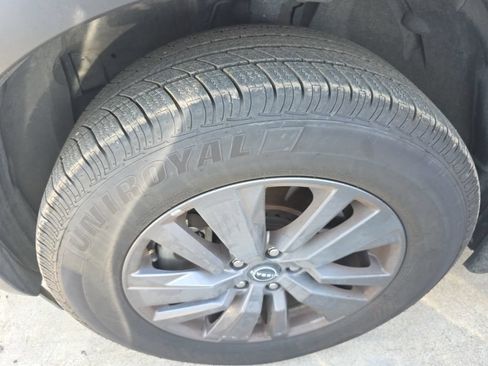 Used 2024 Nissan Pathfinder SV FWD image 2