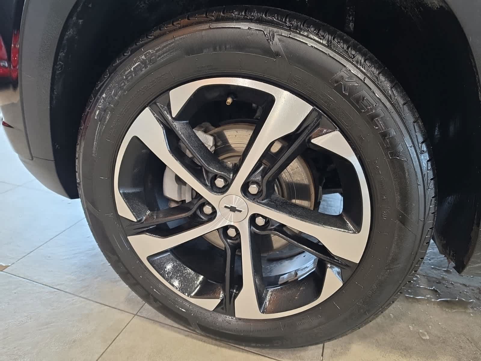 Used 2024 Chevrolet Trax RS FWD image 13