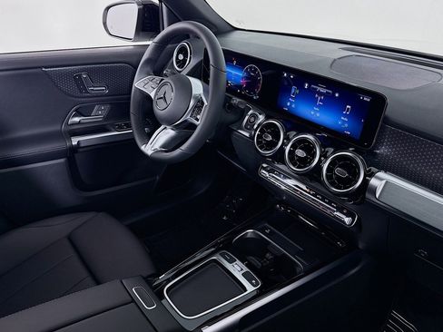 New 2026 Mercedes-Benz GLB 250 image 16