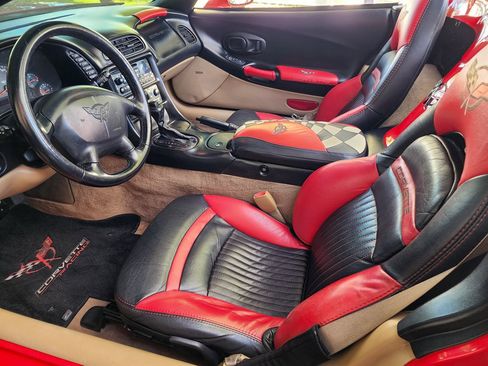 Used 1998 Chevrolet Corvette Convertible w/ Memory Pkg image 19
