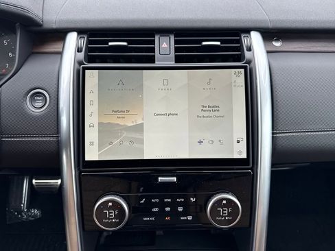 Used 2025 Land Rover Discovery Dynamic SE image 26