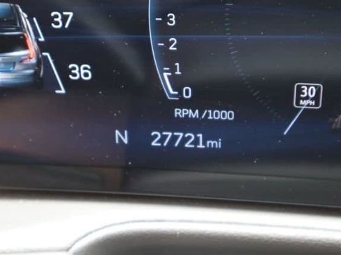 Used 2025 Cadillac XT4 Premium Luxury FWD image 9