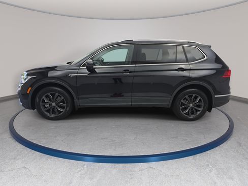 Certified 2024 Volkswagen Tiguan SE FWD image 8