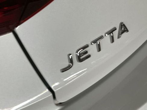 Used 2024 Volkswagen Jetta SE w/ Panoramic Sunroof Package FWD image 10