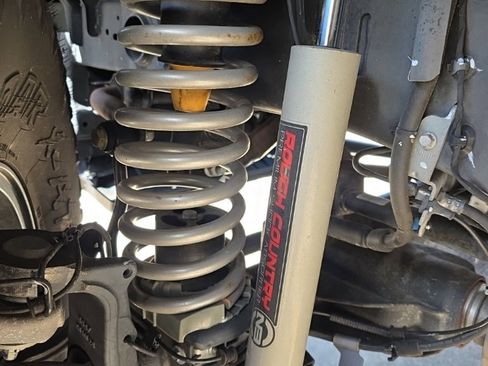 Used 2021 Jeep Gladiator Sport image 2