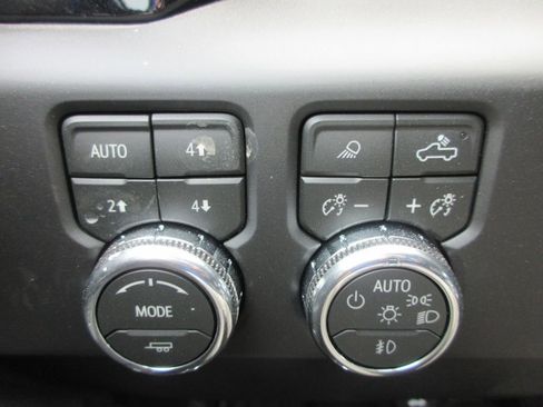 New 2026 GMC Sierra 1500 AT4 w/ AT4 Premium Package AWD/4WD image 17