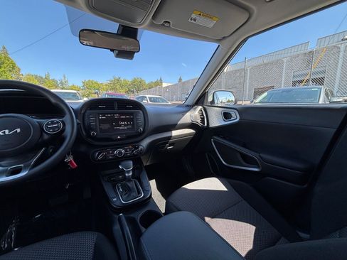 Used 2025 Kia Soul LX w/ LX Technology Package image 33