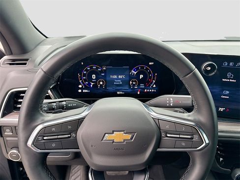 Certified 2025 Chevrolet Suburban LS image 13