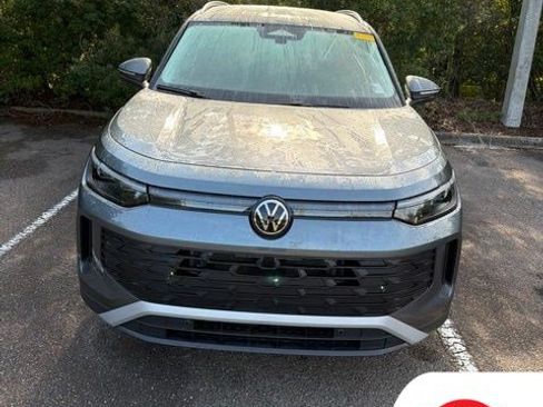 Used 2025 Volkswagen Tiguan S FWD image 2