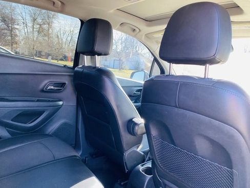 Used 2016 Chevrolet Trax LT w/ LT Sun and Sound Package image 9