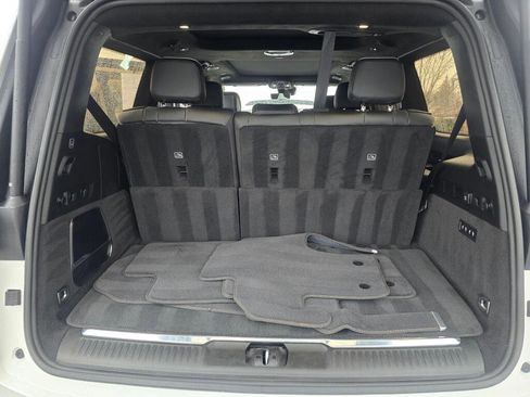 Used 2022 Jeep Grand Wagoneer Series III AWD/4WD image 13