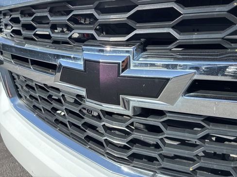 Used 2019 Chevrolet Suburban LT w/ Luxury Package image 12