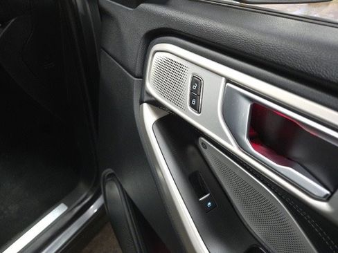 Used 2022 Ford Explorer Limited w/ Limited Technology Package image 25