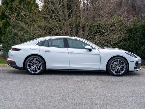 Certified 2025 Porsche Panamera 4 image 8