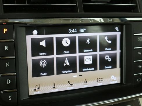 Used 2017 Lincoln Continental Reserve w/ Technology Package image 32