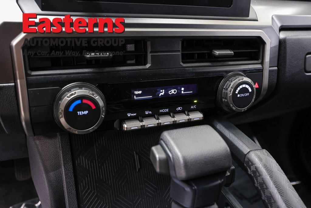 Used 2025 Toyota 4Runner SR5 AWD/4WD image 21