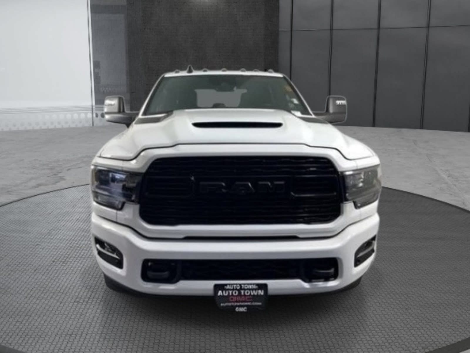 Used 2024 RAM 3500 Limited w/ Night Edition AWD/4WD image 2