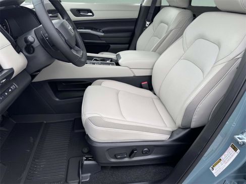 New 2026 Nissan Pathfinder SL image 22