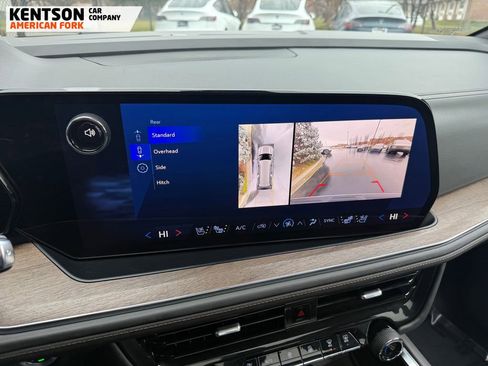 Used 2025 Chevrolet Suburban High Country image 29