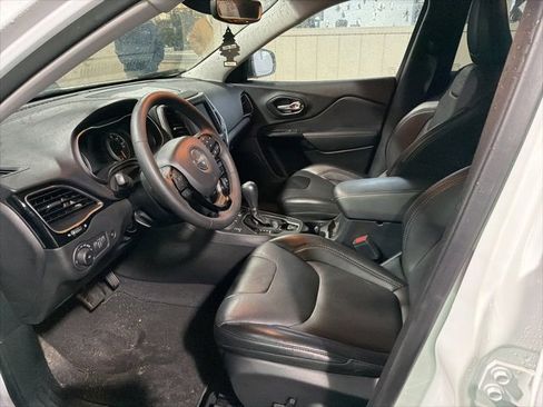 Used 2023 Jeep Cherokee Altitude Lux image 2