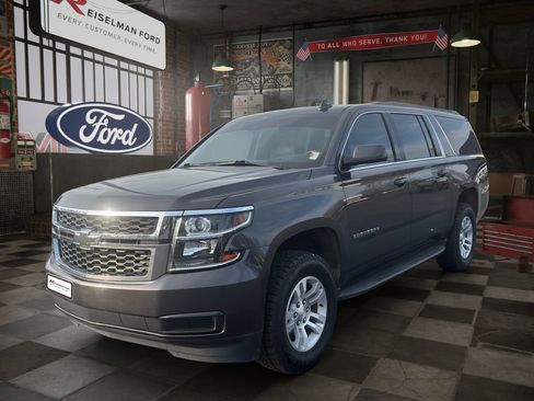 Used 2018 Chevrolet Suburban LT image 1