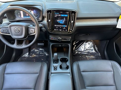 New 2025 Volvo XC40 B5 Core w/ Protection Package Premier image 11