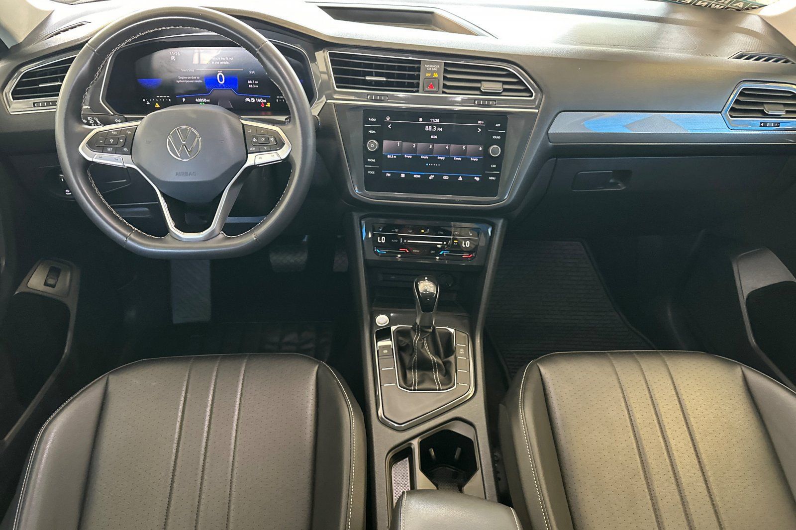 Used 2023 Volkswagen Tiguan SE w/ Panoramic Sunroof Package FWD image 13