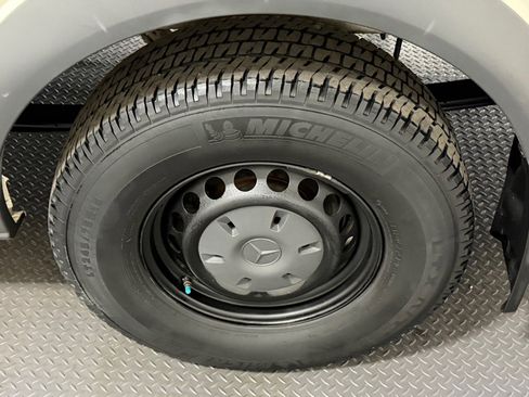 Used 2012 Mercedes-Benz Sprinter 2500 image 22